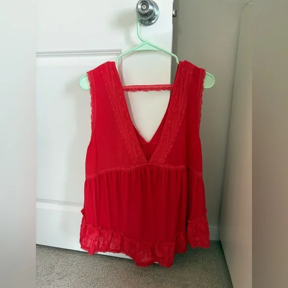 🌺 POL Ruffle Trim Cami - Picture 1 of 3